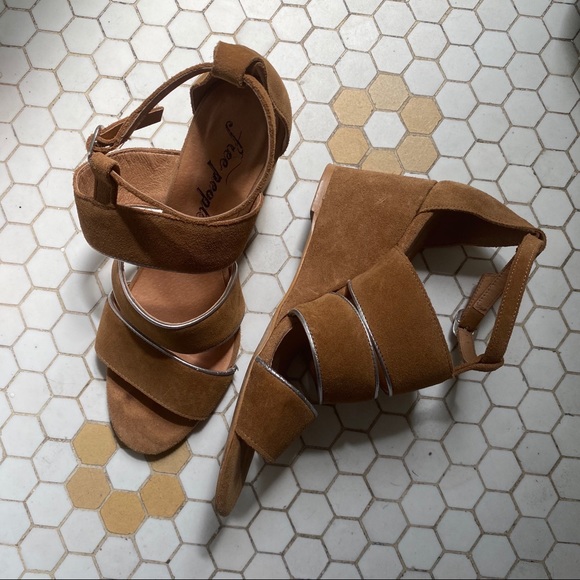Free People Suede wedge sandal 👡 - Picture 9 of 9